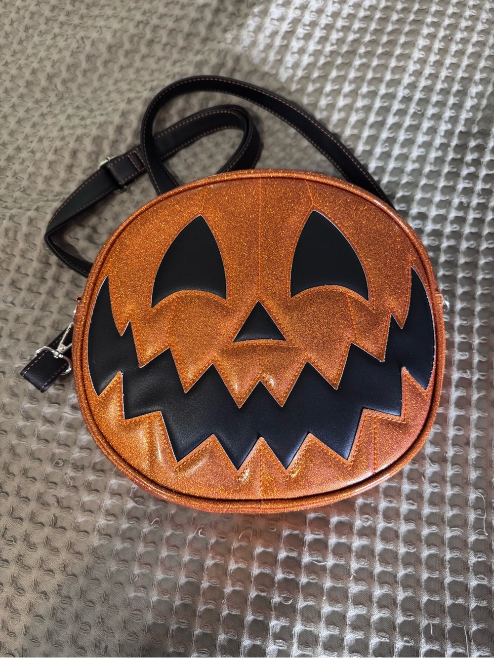 Love Pain and Stitches Pumpkin Kult purse
